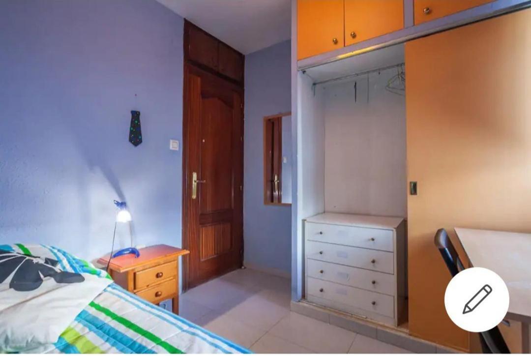 Piso Con Buena Red Wiffi Fibra Optica Alquiler De Habitaciones Siviglia Esterno foto